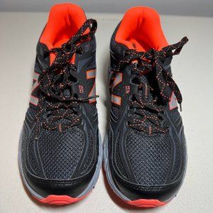 New Balance 510 v3 size 7 black/orange